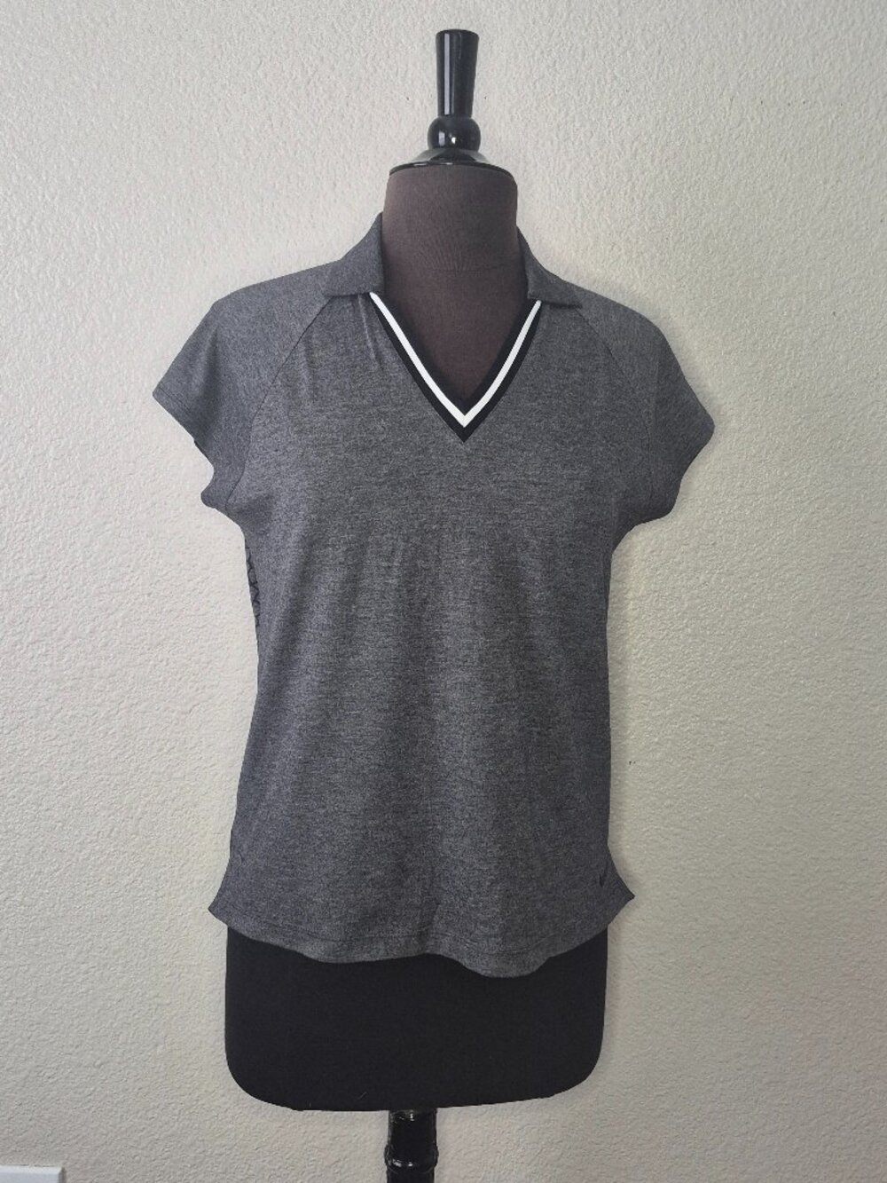 Nike Golf Dri Fit Shirt Womens Small Gray V Neck Stripe Trim Polo EUC